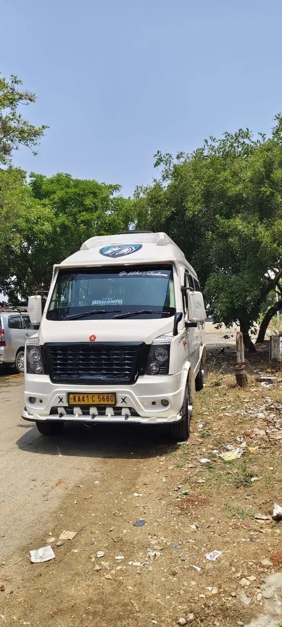 Sushi Travels Luxury Tempo Traveller 9+1 Seater — photo 6 of 9
