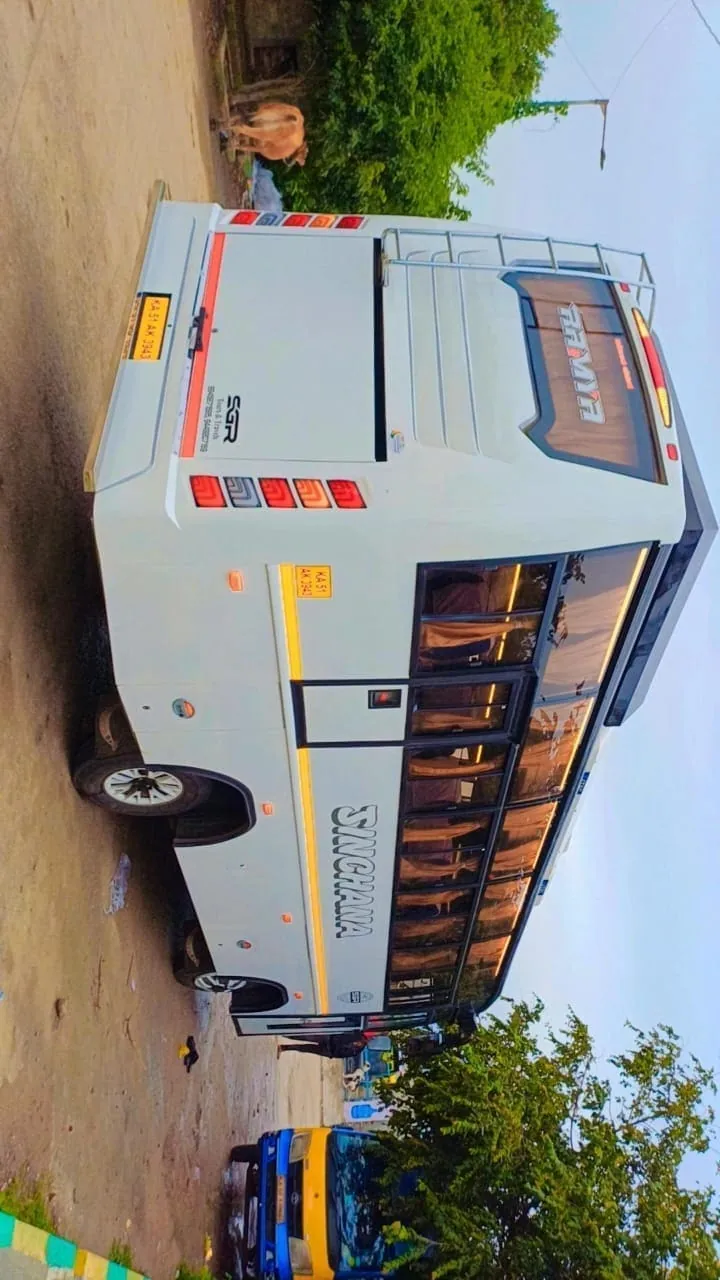 Sushi Travels SGR Mini Coach — photo 7 of 8