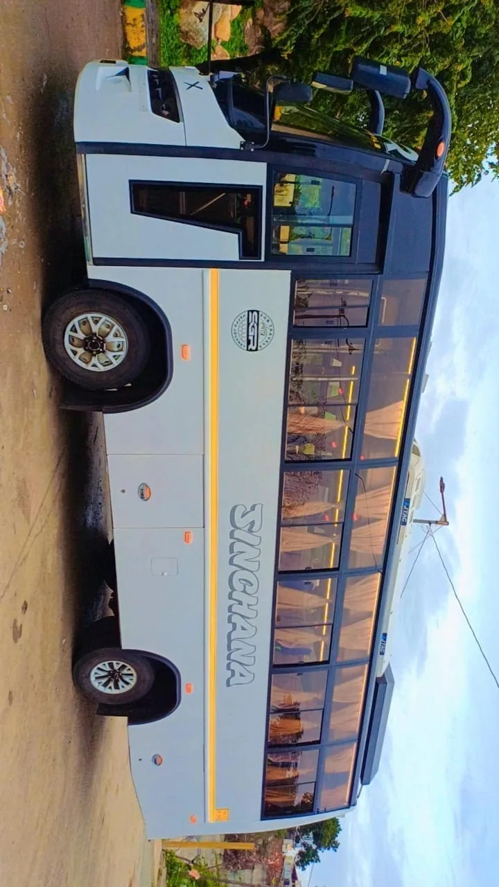 Sushi Travels SGR Mini Coach — photo 8 of 8