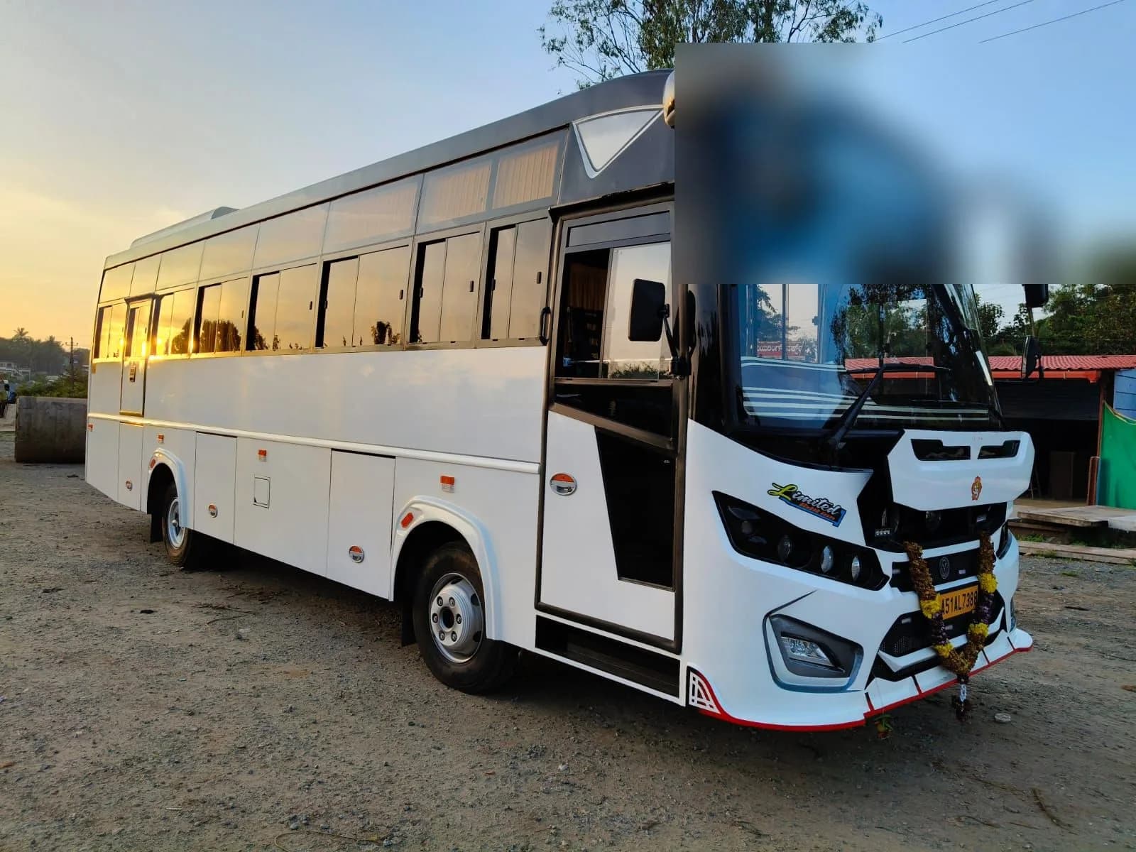 Sushi Travels 33 Seater Bus Luxury — photo 2 Sushi Travels 33 Seater Bus Luxury — photo 2 of 4