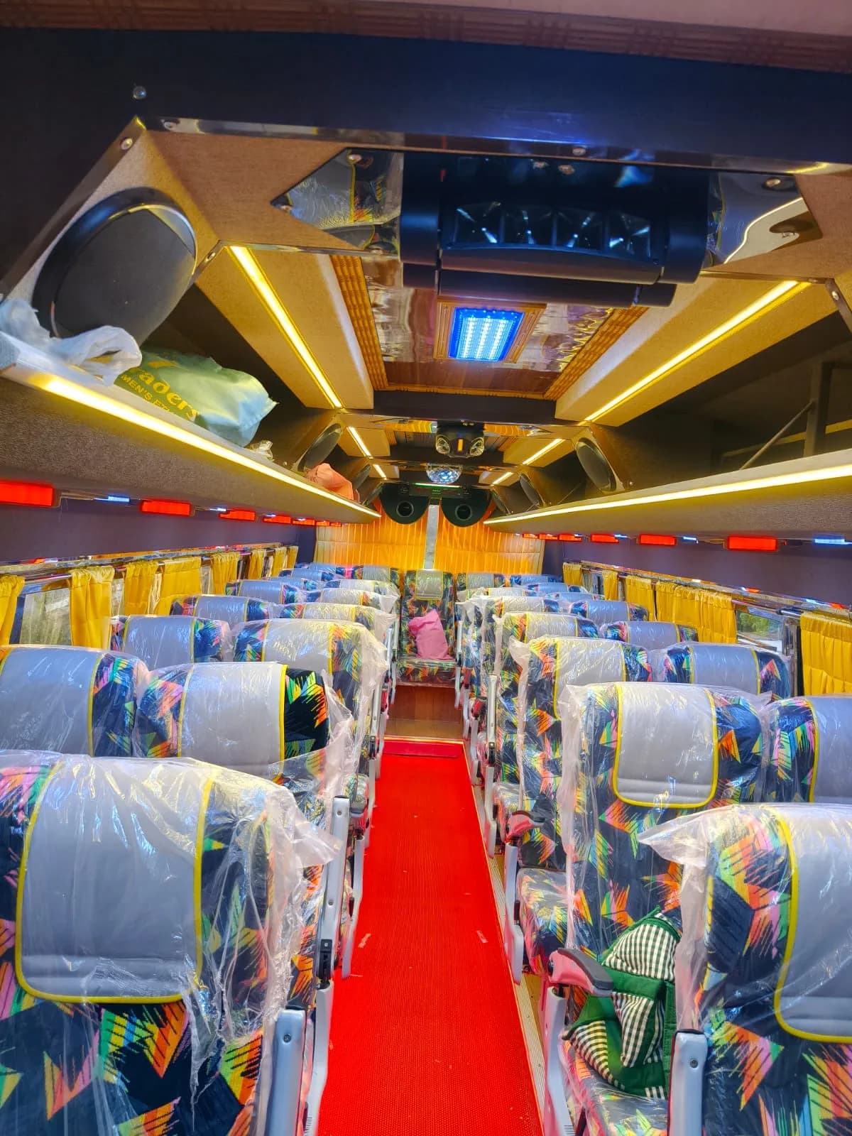 Sushi Travels 33 Seater Bus Luxury — photo 3 Sushi Travels 33 Seater Bus Luxury — photo 3 of 4